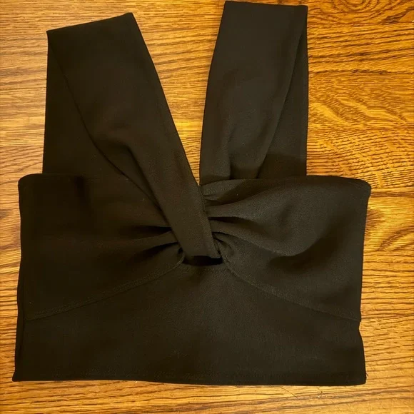 Abercrombie & Fitch Black Sleeveless Cut Out Crop Top - Picture 2 of 2